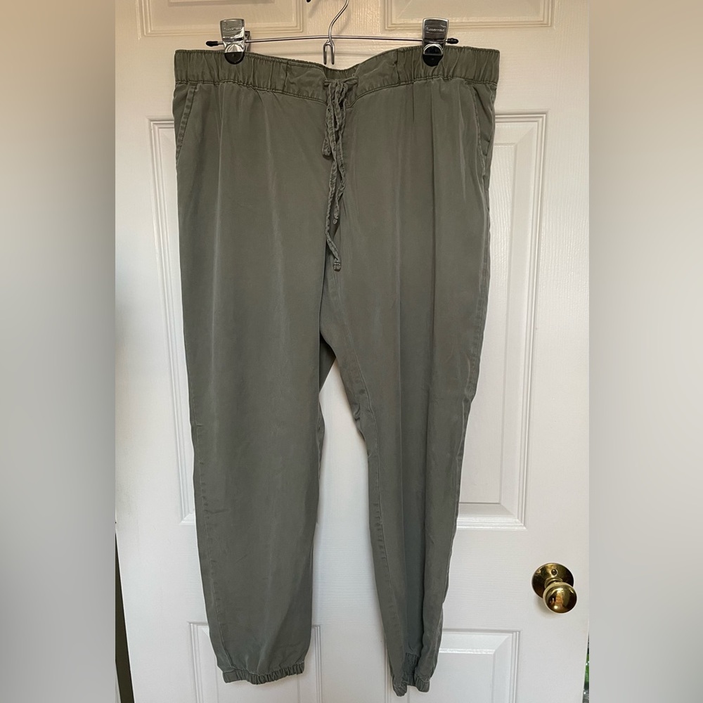 Gap Maternity Cotton Drawstring Pants in size Medium